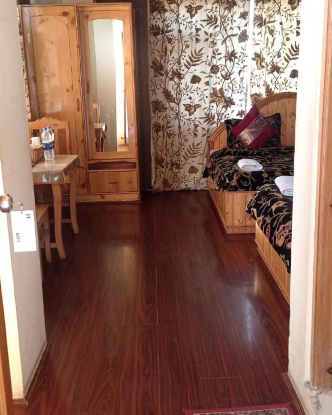 Hotel Shefaf Durgjan Zewnętrze zdjęcie